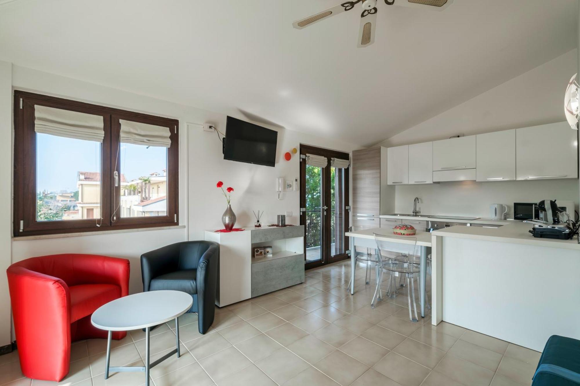 Casa Lugana 15 - Monolocale Con Piscina Fronte Lago Сирмионе Экстерьер фото